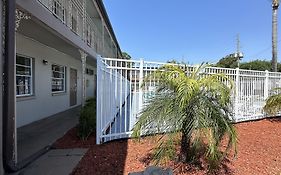 Econo Lodge St Petersburg Central